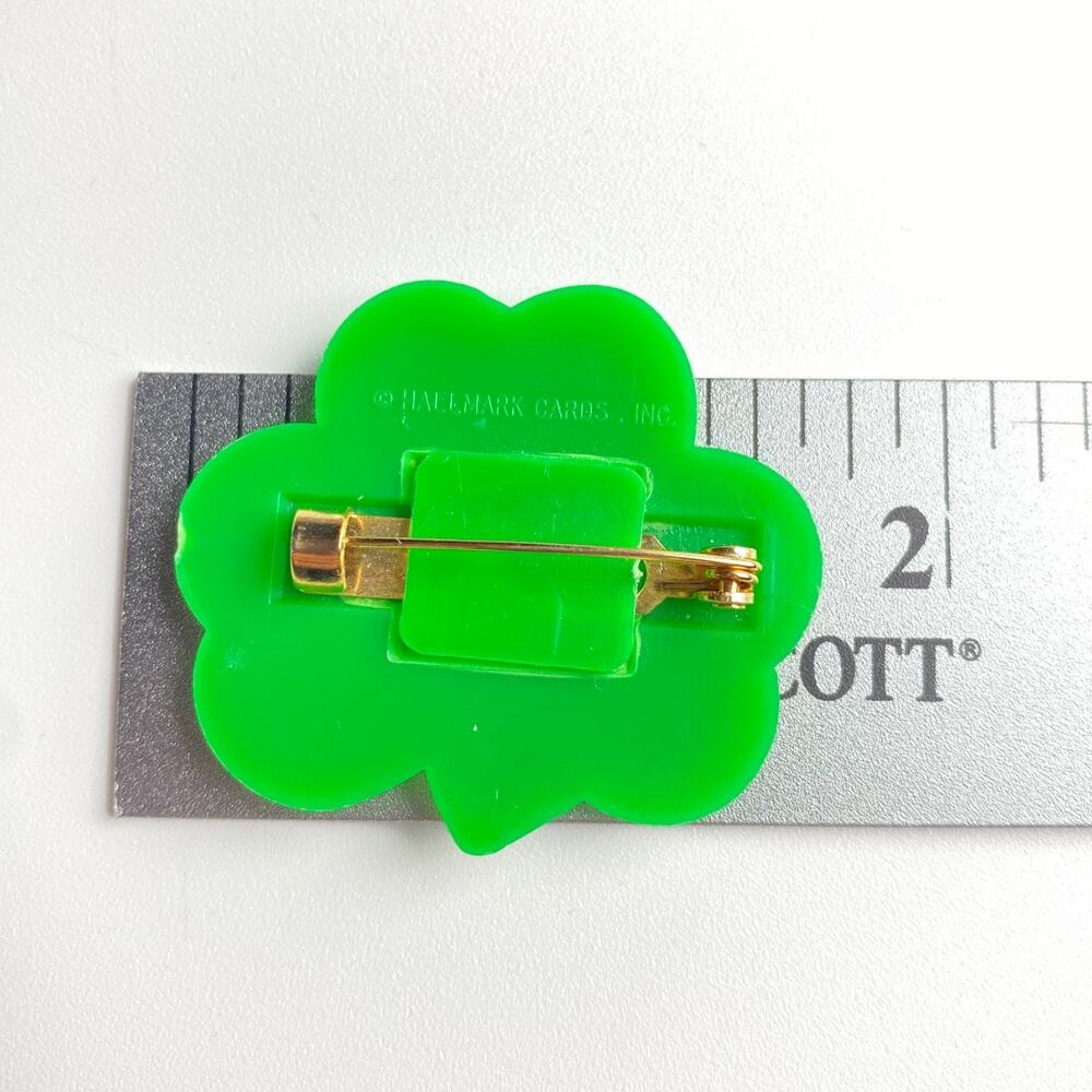 Vintage Hallmark Shamrock Pin St Patrick’s Day Green Clover Brooch - Picture 5 of 5